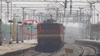 No Time to STOP | Parcel Delivered from running train | Indian Railways