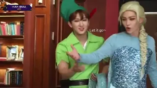 Felix singing Let It Go with his deep voice #straykids #felix #elsa #frozen #kpop #halloween