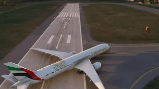 Emirates 787-10 landing at Salzburg Airport • MSFS 2020