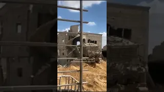 D9 demolishing a building in Gaza strip during Iron swords war