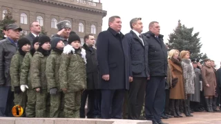 В Волгограде у Вечного огня почтили память защитников Отечества