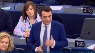 Florian Philippot ridiculise Macron au Parlement Européen