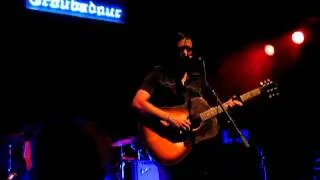 Joshua James - "In the Middle" (Troubadour 09/14/09)