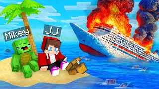 JJ and Mikey Survive The Cruise Ship CRASH on Desert Island in Minecraft ! - Maizen