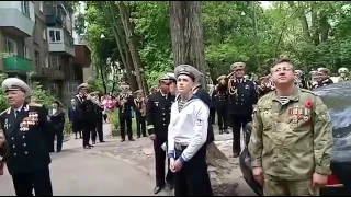 Военный оркестр поздравил ветерана в Одессе с Днем Победы