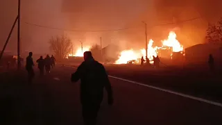 Горят постройки. Пожар в селе Успенка Тюменской области, 04.05.2023