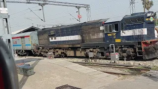 12354 Lal Kuan Express at Varanasi Jn with Pune WDG3A and 12562 Swatantrata Senani Express departing
