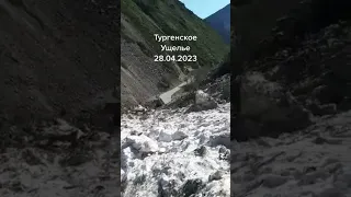 Лавина в ущелье реки Турген