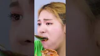 킹크랩, 블랙타이거 새우 등등 해물찜 부수기ㄷㄷ Giant KingCrab Shrimp Spicy Seafood Mukbang #shorts | HIU 하이유