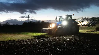 Ploughing at night with the New Holland T7.210