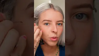 Young Miko: cómo hacer el maquillaje con las pecas
