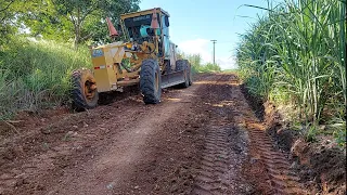 Arrumando trecho de estrada motoniveladora caterpillar 120k/patrol/motorgrader/renovando abaulamento