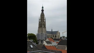 Vaderlandse liederen vanuit de Grote Kerk te Breda.