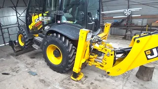 JCB 3CX DRIVING How to lubricate #JCB tractor