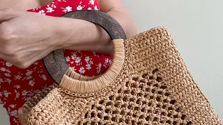 We knit a bag for 150 $ with our hands 🙌🏻 A large frame bag made of raffia crochet 😍