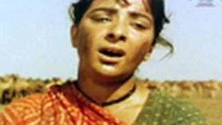 Nagari Nagari Dware Dware (Video Song) | Mother India | Sunil Dutt & Nargis