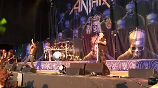 Caught in a mosh- anthrax (live)