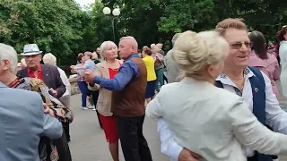 4.06.23г. "Я встретил Девушку"...на танцполе в парке Луначарского...