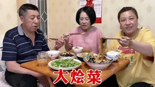 老爸下厨，用白菜和豆腐做大烩菜，好吃又下饭，一碗米饭几口造光