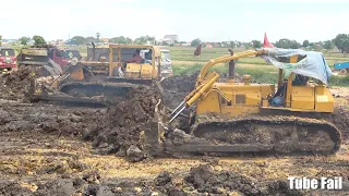 Komatsu D60P VS CAT D60P Bulldozer Pushing Mud - Dozer Equipment Working