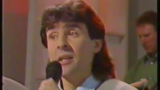 Davy Jones Pebble Mill at One Interview singing Oliver