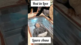 Shorts, Edelenyi Laura dimakamkan, Netizen : Jenazahnya Cantik
