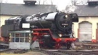 Ex DR Traditionslokomotive Öl-Jumbo 44 0093-3 in Nossen / April 1997