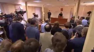 Алексея Навального отправили за решетку