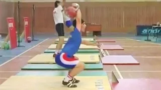 Johny Benidze - unique technique of kettlebell snatch (Surgut, Chamoionship of Russia 2008)