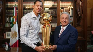 Visita del basquetbolista Juan Toscano Anderson del equipo Golden State Warriors