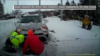Outlander Helping Rav4 ( stuck on snow )