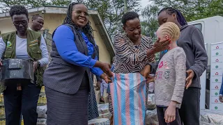 Rachel Ruto visits Kitengela families affected by floods, distributes food to them!!