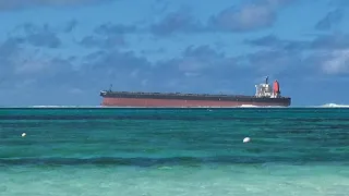 Разлив нефти у берегов Маврикия