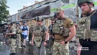 Поліцейські-парамедики працюють на місці удару в Костянтинівці