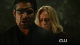 Arrow 8x10 Oliver saves Moira from Deathstroke