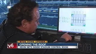 How does Lucas Oil Stadium roof open?