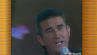 Amado Batista canta Não quero falar com ela e recebe Disco de Ouro no Sabadão Sertanejo (10/06/1995)