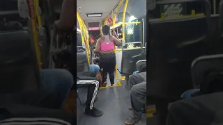 WOMAN  FIGHTS METRO BUS DRIVER IN HOUSTON🤣 🥊🥊🤣(WATCH TILL THE END