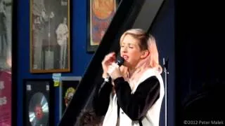 Ellie Goulding - Lights (Live)