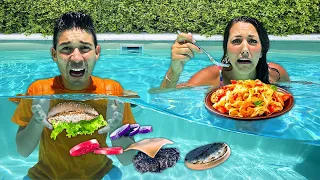 MANGIAMO SOLO CIBO IN PISCINA PER 24 ORE CONTRO IL DOTTOR TIMOTI!