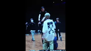 Memories 2021 DVD BTS : Jungkook Lifting Taehyung | Taekook