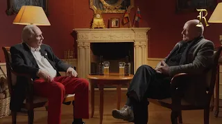 Alexander von Bismarck im Gespräch mit Wilhelm Domke-Schulz