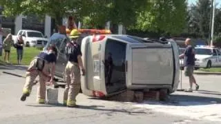 COQUITLAM CAR CRASH ROLL OVER RESCUE ON UNITED BLVD SEP 8 2010.m4v