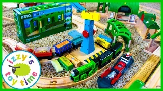 Thomas and Friends Brio Flexible Tunnel! Fun Toy Trains !