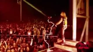 Motley Crue - Wild Side (Live - Crue Fest)