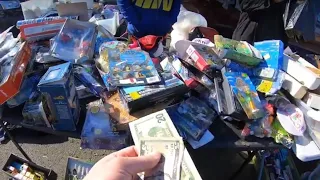 Spending $100 at the flea market. What fire did I find? Day in the life of picker collector reseller