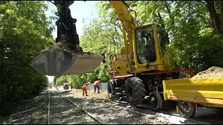 Pelle Rail-Route sur la Petite Ceinture du 12eme arrondissement