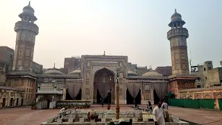 Walking in  Lahore (Pakistan) the walled city