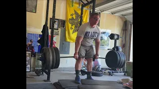 605 Beltless Deficit Deadlift