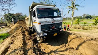 Tata 1618 4x4 heavy duty 6 wheeler tipper offroading at work | India trucker
